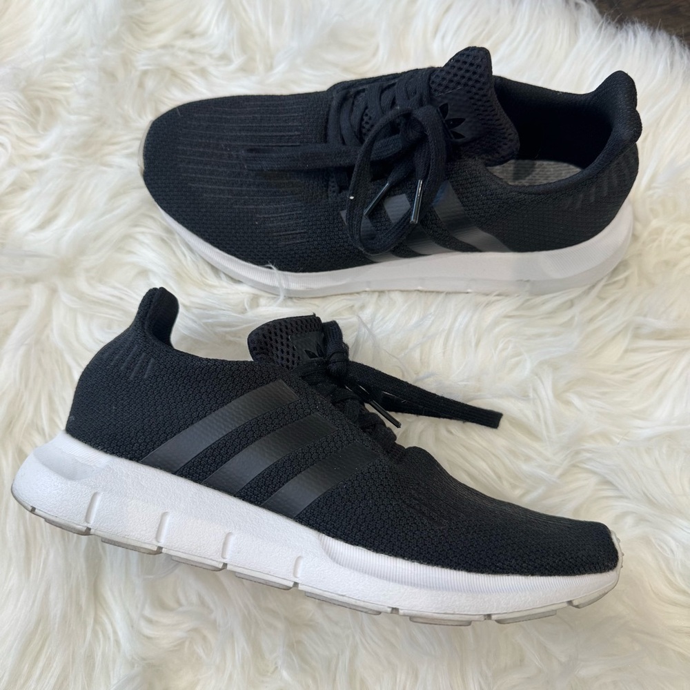 Adidas swift run men’s Black and White Sneakers